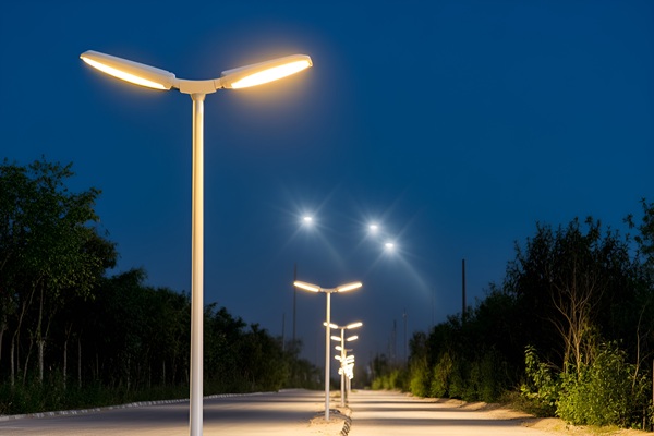 大功率暗夜投光灯：暗夜场景的照明保障