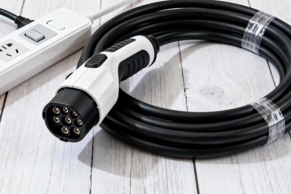 Why Do Outdoor Lights Need a Dedicated Waterproof Power Supply?