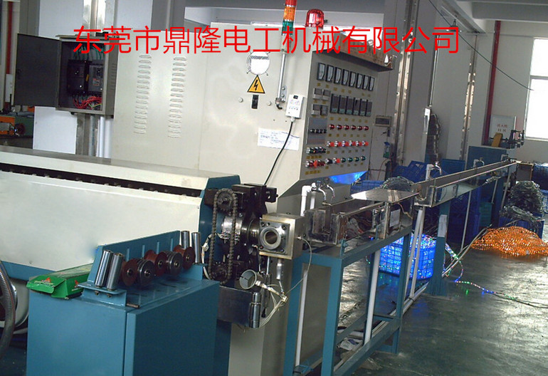 鼎隆 pvcLED灯条挤出生产线