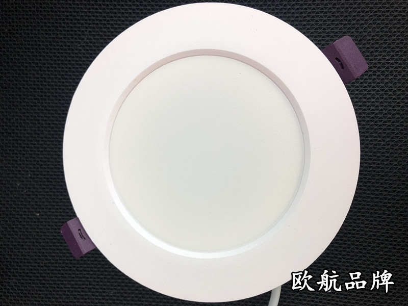 6089款直发光一体化筒灯 正面照片