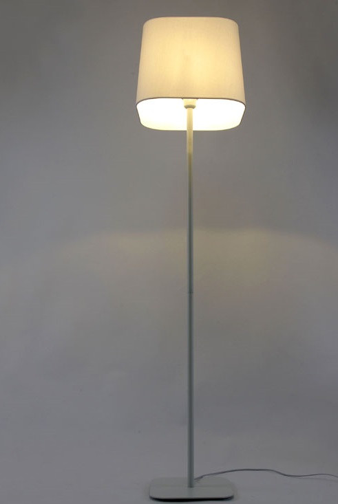 led遙控落地?zé)籼暨x什么樣的品牌呢