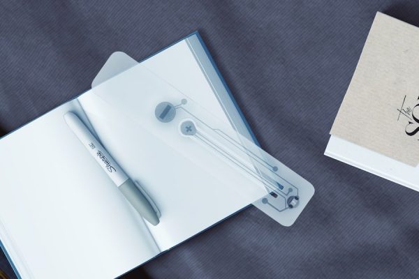 輕盈靈巧的書(shū)簽燈
