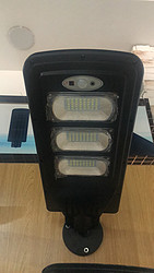 黑色方形三灯LED路灯