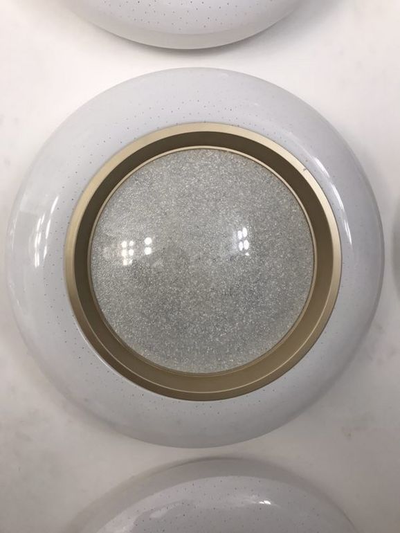 圆形亮闪款金色内边吸顶灯