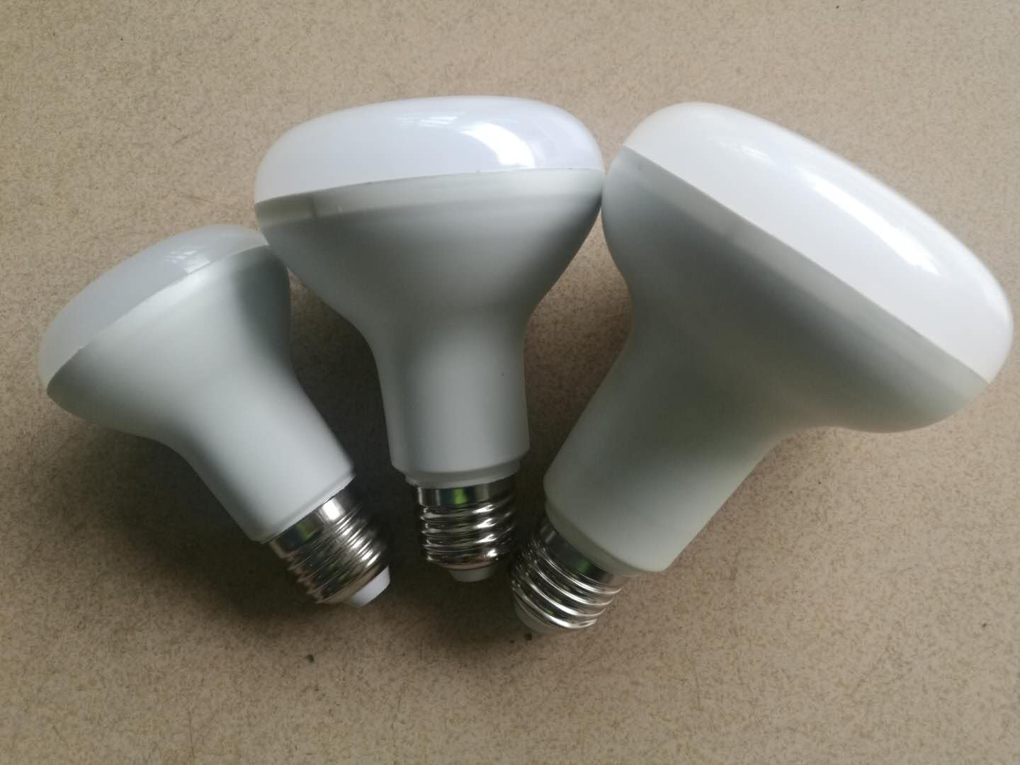 R款白色塑包铝LED球泡灯