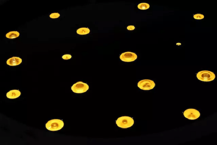 金色氣泡燈具