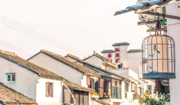 新中式鳥(niǎo)籠吊燈在中式餐廳中很受歡迎