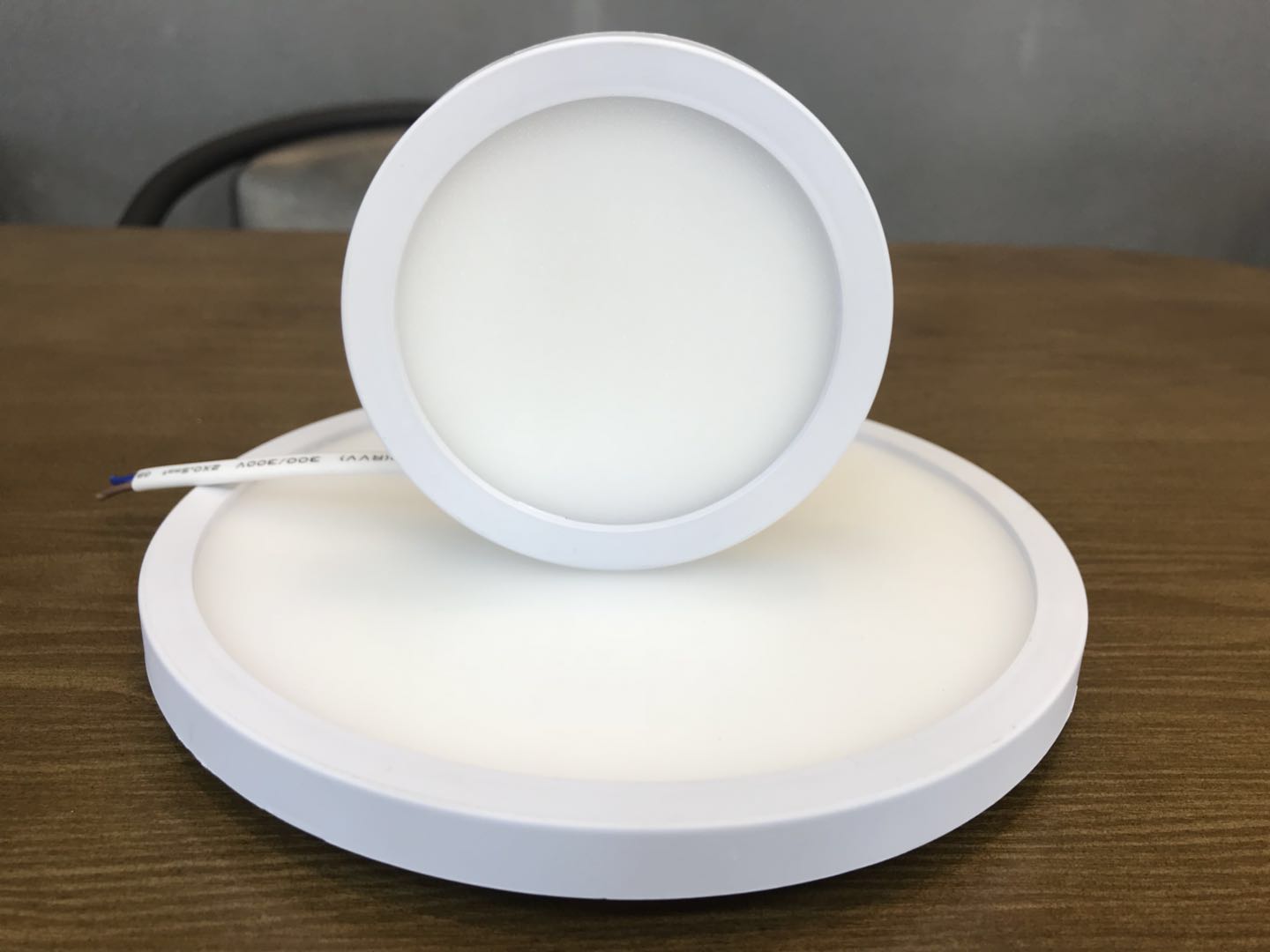 家用照明led面板灯轻薄圆形飞碟灯卧室明装筒灯超亮新型碟板灯