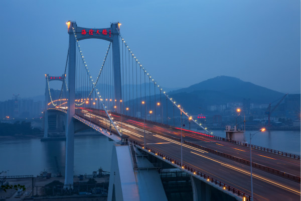 led護(hù)欄管外殼會(huì)采用什么材質(zhì)