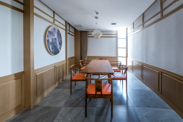 如何選擇合適餐廳環(huán)境的現(xiàn)代餐廳吊燈