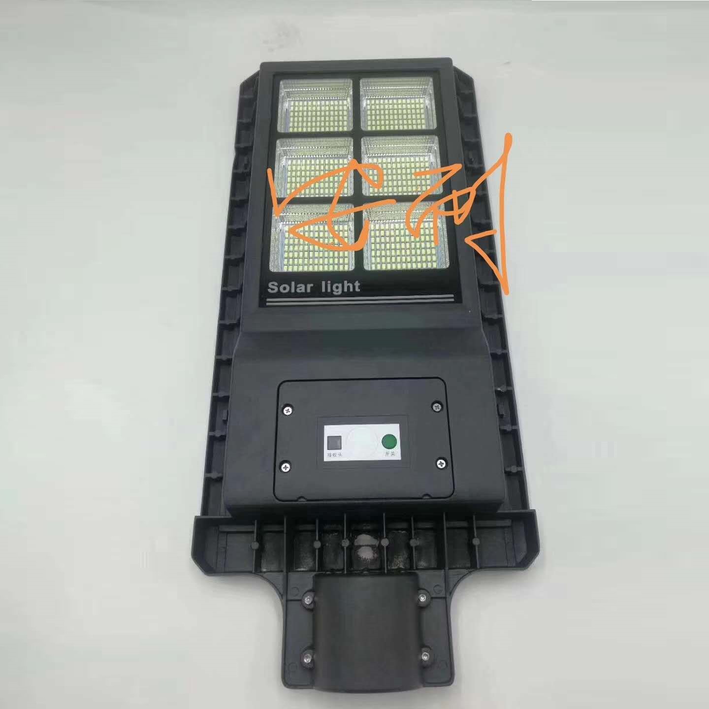 名安耐黑色简约太阳能路灯