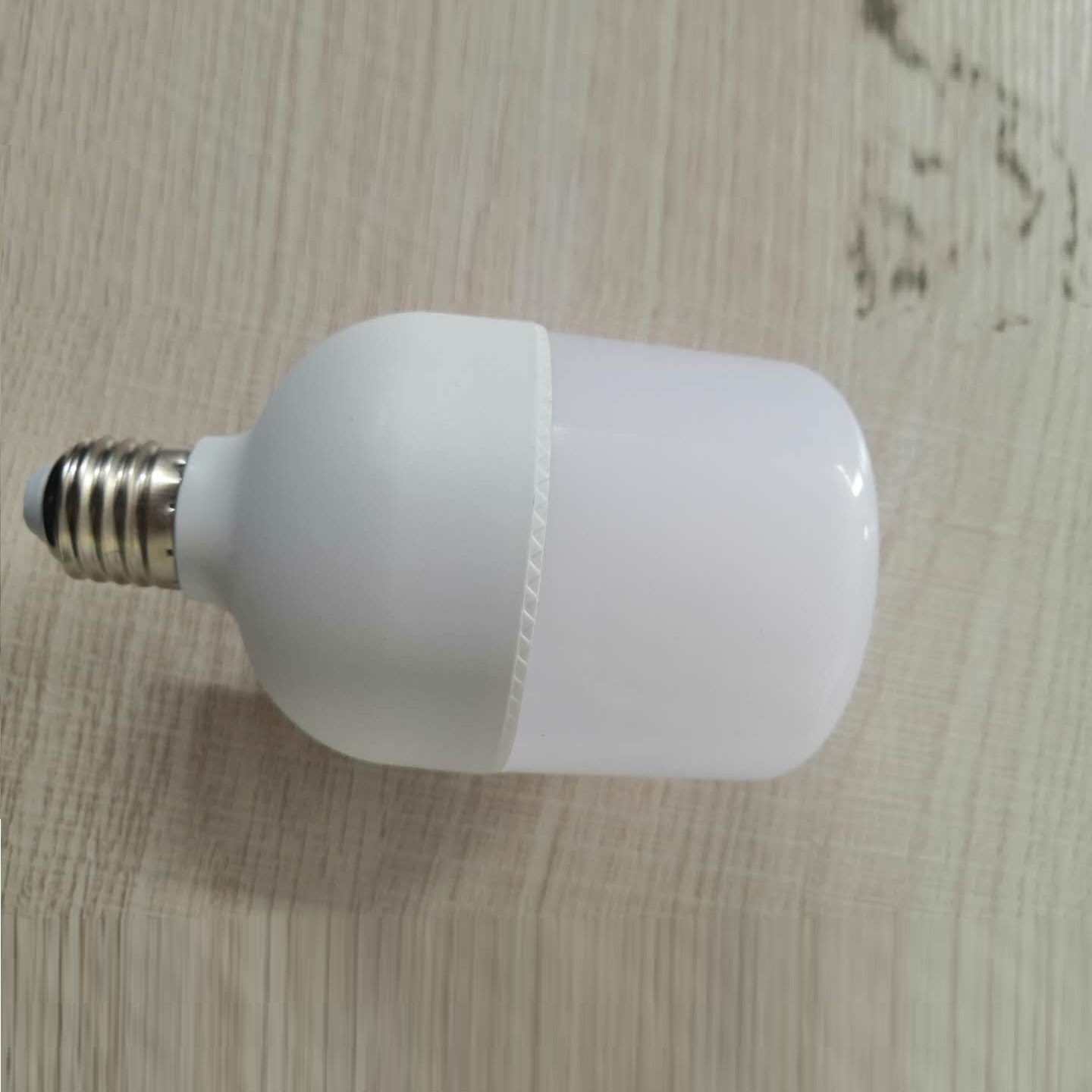 简约T型塑包铝LED球泡