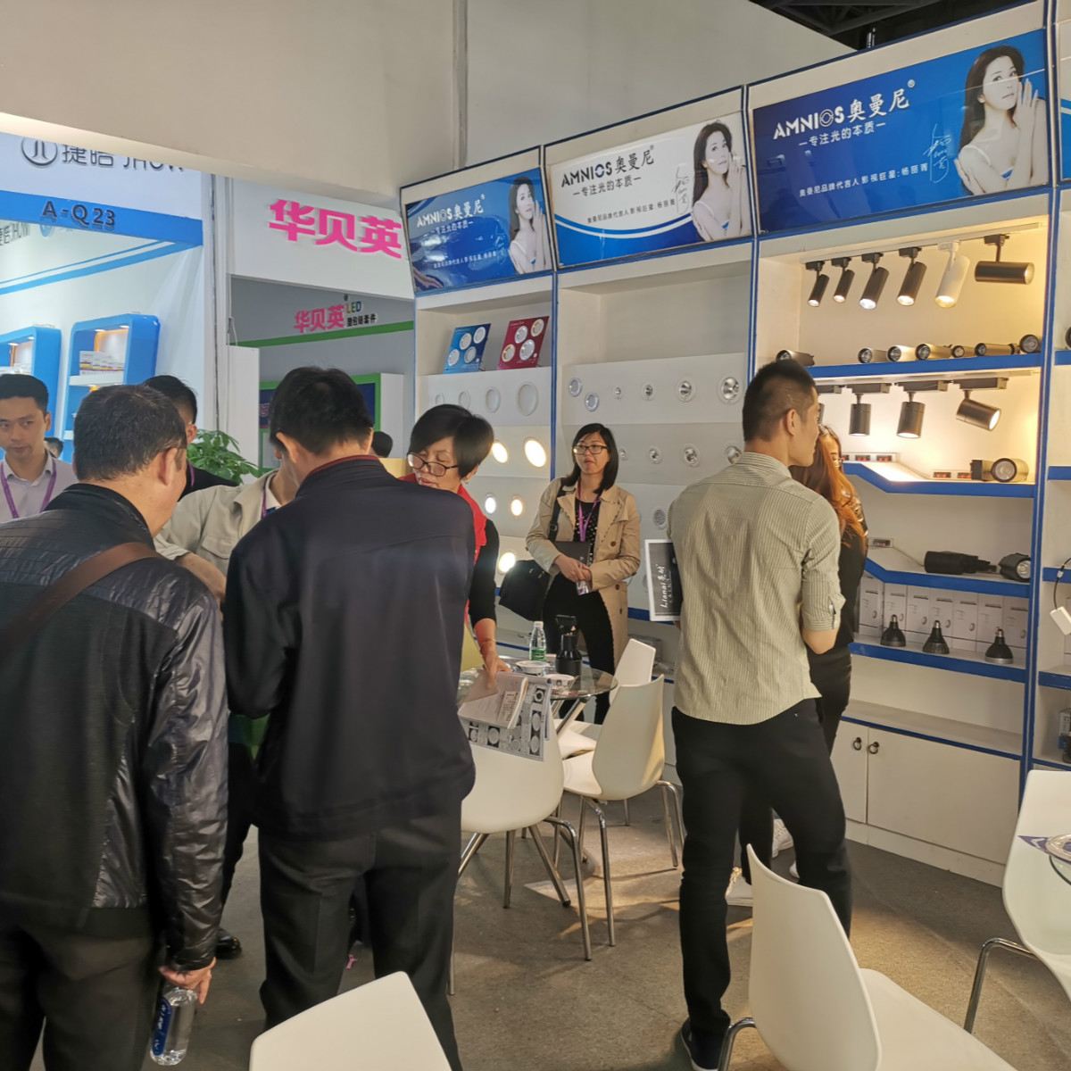组团企业展柜活动图