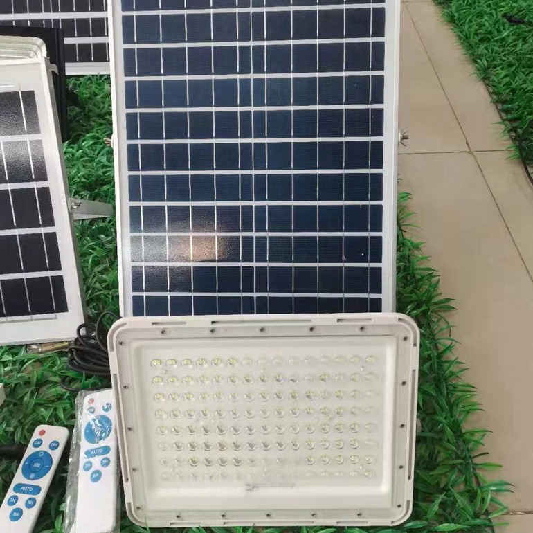 绿播太阳能灯家用户外太阳能投光灯