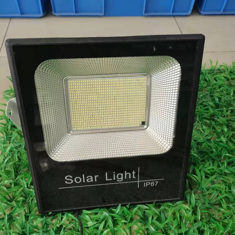 绿播户外IP67防水太阳能LED高亮投光灯