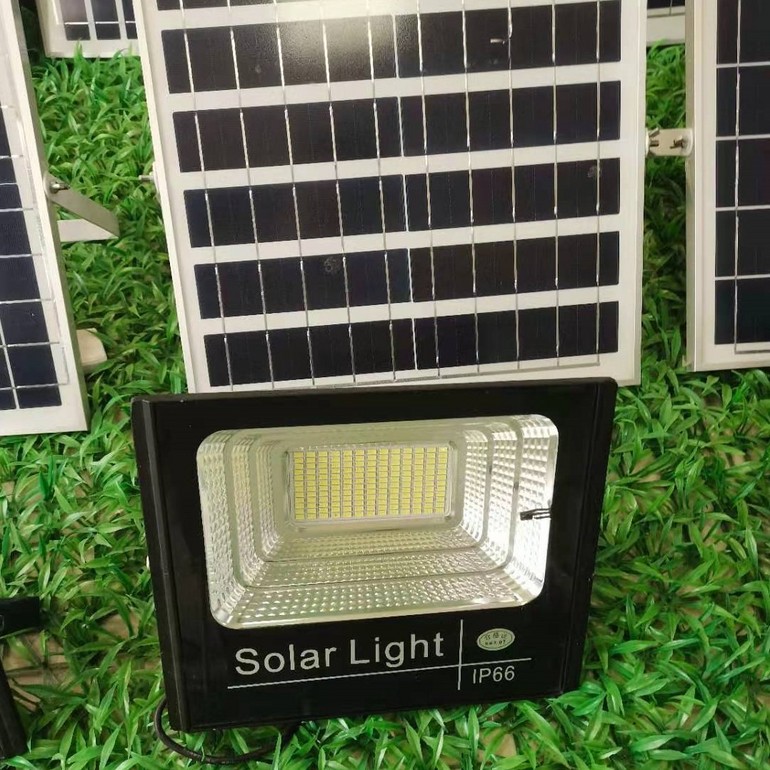 绿播太阳能家用户外IP66防水LED投光灯