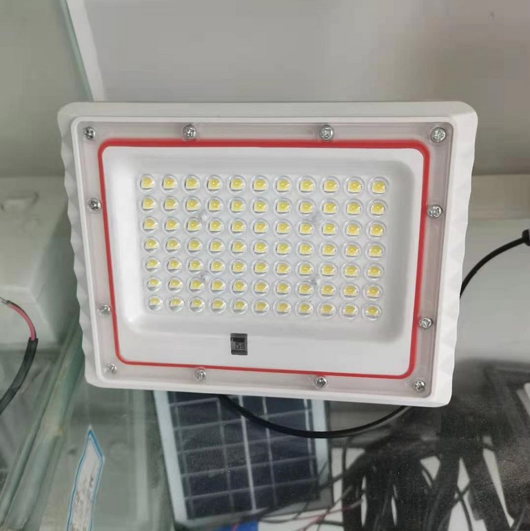 绿播太阳能IP67户外防水白色投光灯