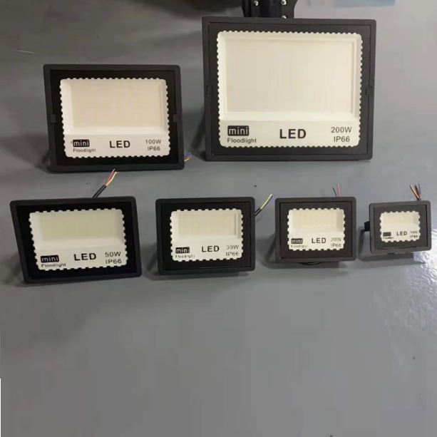 钢虎IP66防水户外迷你投光灯