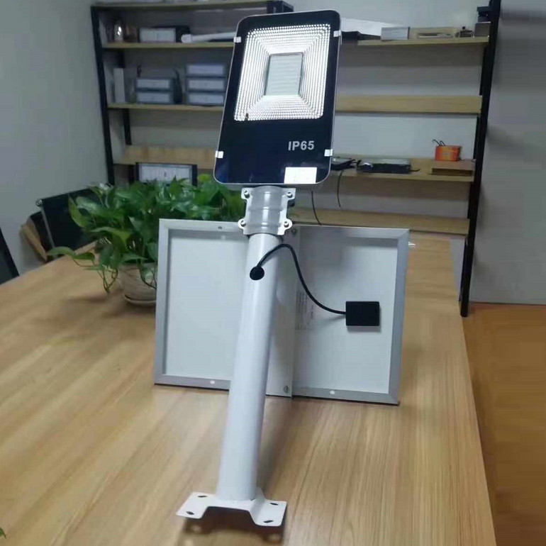 富能户外简约IP65太阳能LED高亮路灯