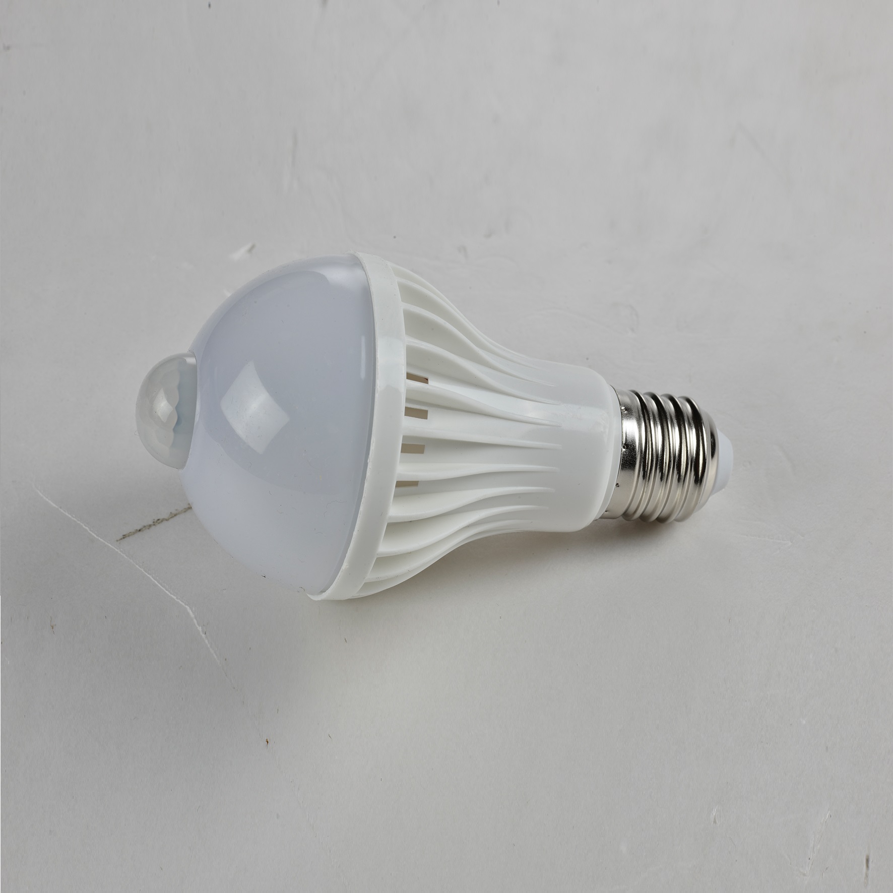 过道仓库楼梯间超亮家用LED球泡灯