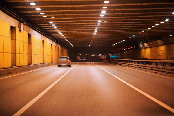 led隧道燈為何能成為公路行業(yè)的首選