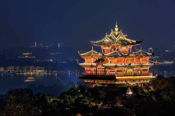 太陽能景觀燈成為現(xiàn)代社會提倡使用的產(chǎn)品