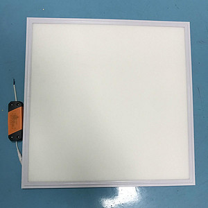 客厅简约方形平板灯