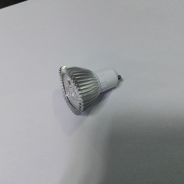 鳍片白色LED灯杯