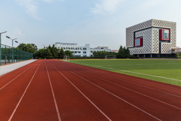 怎么挑選合適的學(xué)校草坪燈 哪些方法可供選擇