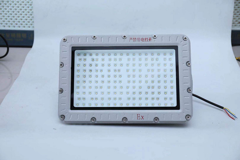 LED100w路灯头
