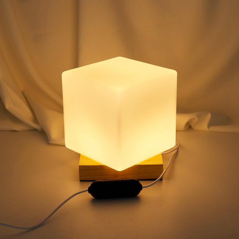 LED室内方块型榉木高透光玻璃台灯