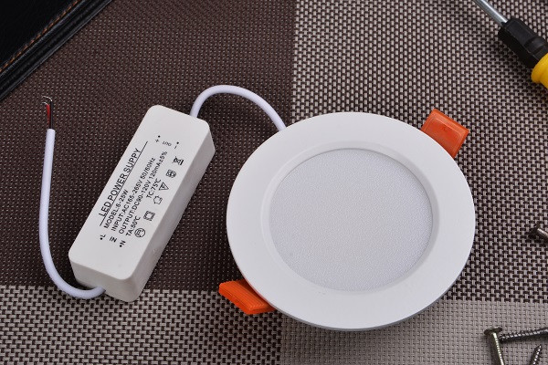 led筒燈和傳統(tǒng)筒燈相比哪個(gè)好