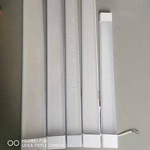 景上LED室內(nèi)外簡約白色燈管