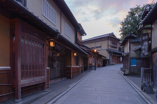 日式裝飾燈有哪些優(yōu)勢和特點(diǎn)呢