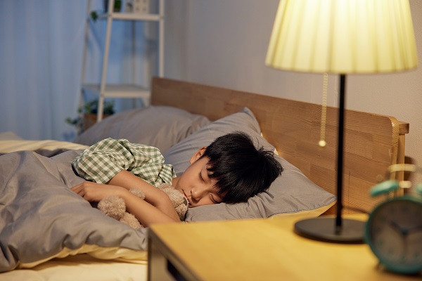 嬰兒睡眠小夜燈對(duì)相關(guān)人群的重要意義