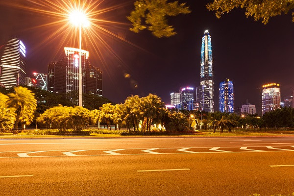 廣場LED高桿路燈應(yīng)該如何安裝